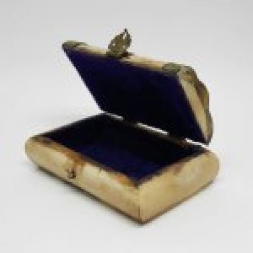 Alt="caja antigua de hueso, madera y laton