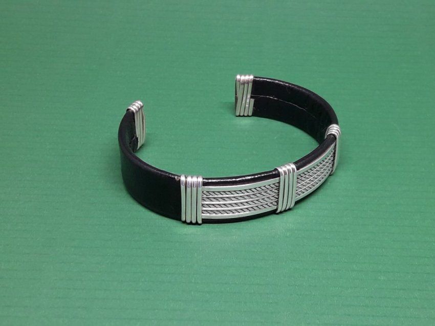 Pulsera brazalete de plata de ley, 925 Mils. y cuero negro