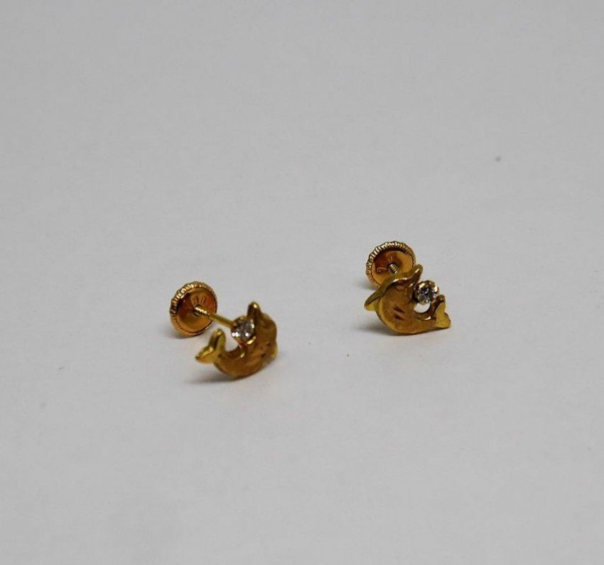 alt=\"Pendientes niña de oro de ley 18 K. con circonita en forma de delfines\"