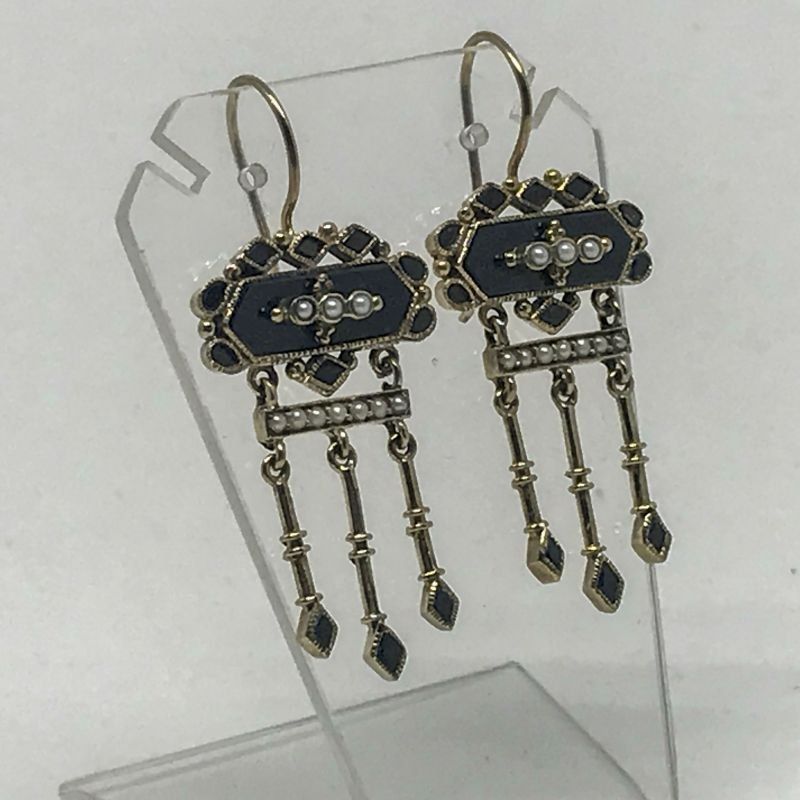 alt=\"Pendientes de oro bajo 9  K. con ónix negro y perlitas\"