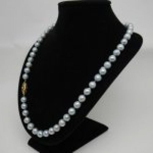 alt="Collar de Perlas cultivadas grises con cierre de Oro de ley 18 K