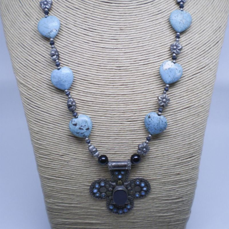 Collar Afgano de alpaca con 6 turquesas y centro onix