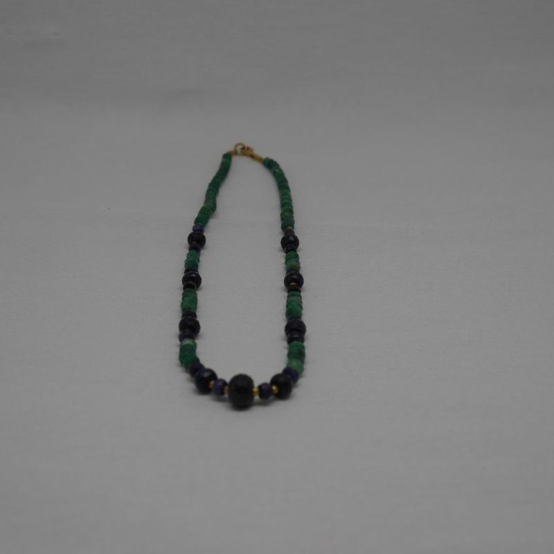 alt=\"gargantilla de plata de ley con piedras naturales\"