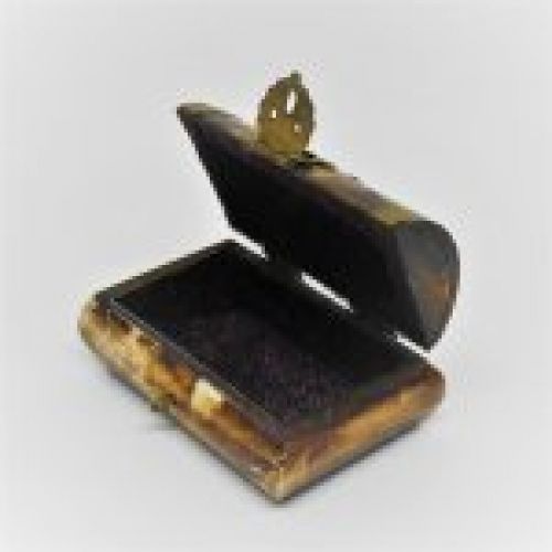 Alt="caja antigua de hueso, madera y laton