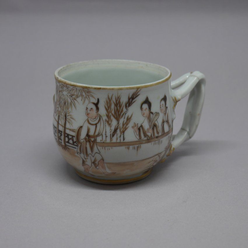 alt="Taza de porcelana Japonesa, principios del Siglo XX"