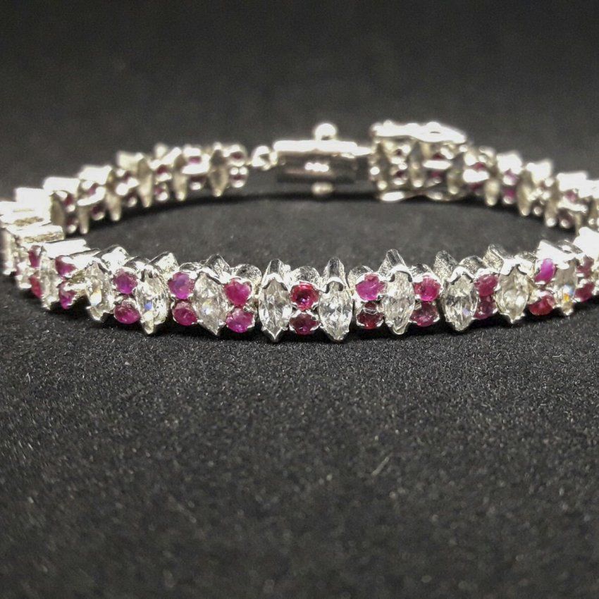 Pulsera de Plata de ley con baño de rodio, cristal de roca y rubies