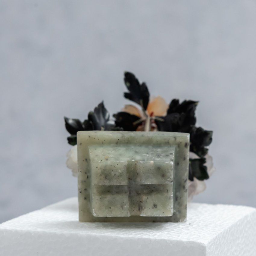 alt=\"centro/maceta piedra dura con jade, cuarzo, ágata y cornalina. www.santelmotienda.com\"