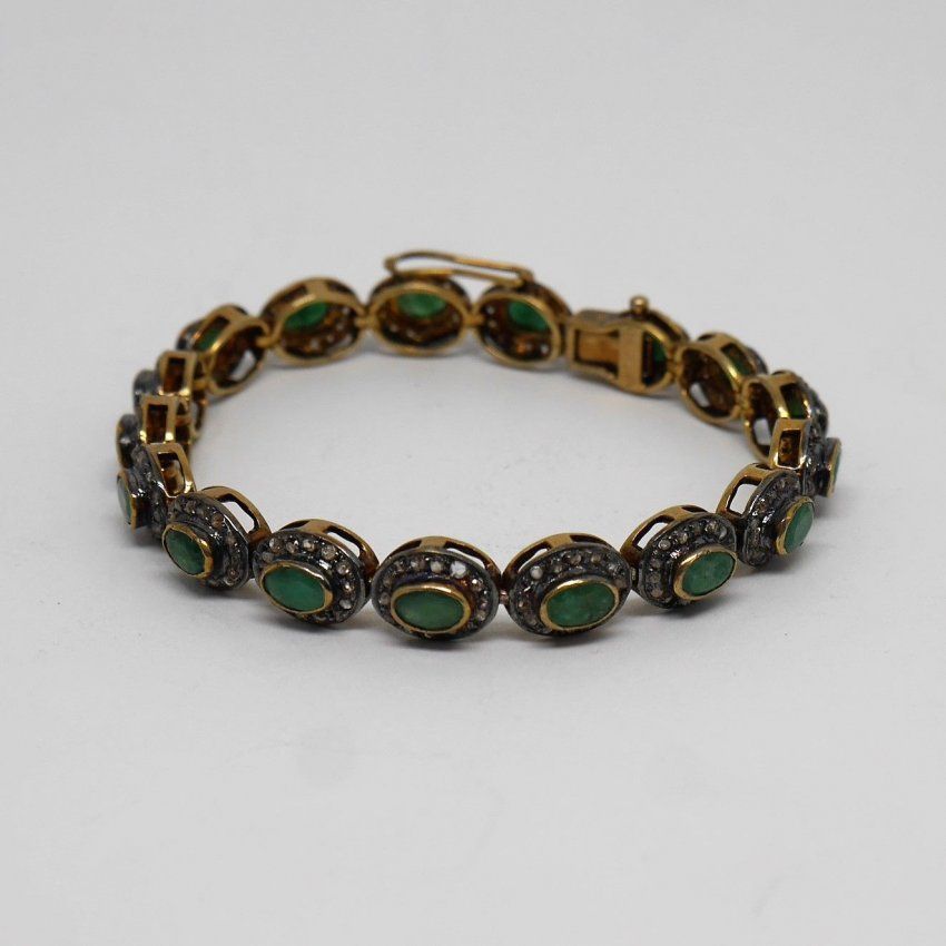alt:\"pulsera plata de ley con baño de oro, diamantes y esmeraldas. www.santelmotienda.com\"
