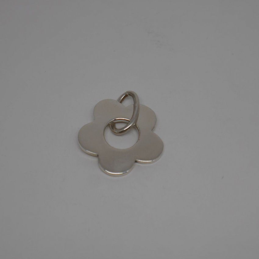 alt=\"Colgante flor plata de ley. www.santelmotienda.com\"