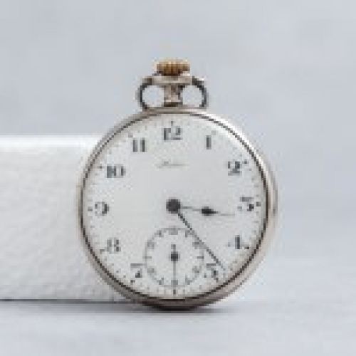 alt=\"Reloj de bolsillo a cuerda antiguo de plata de ley marca Héctor en estado de marcha. www.santelmotienda.com\"