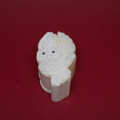 Caja de hueso con dibujo de dos buho