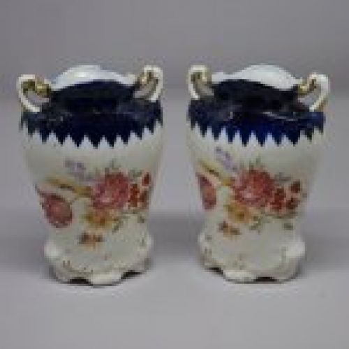 alt="Jarrones juego de porcelana época Isabelina de finales de siglo XIX"JPG