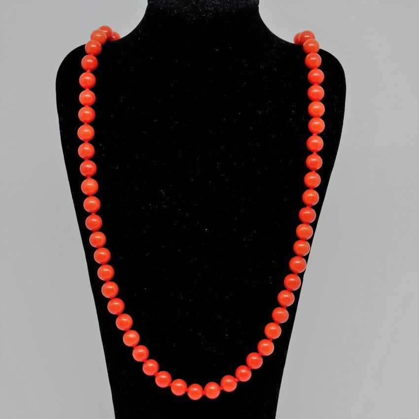 alt=\"collar de coral con cierre de oro. www.santelmotienda.com\"
