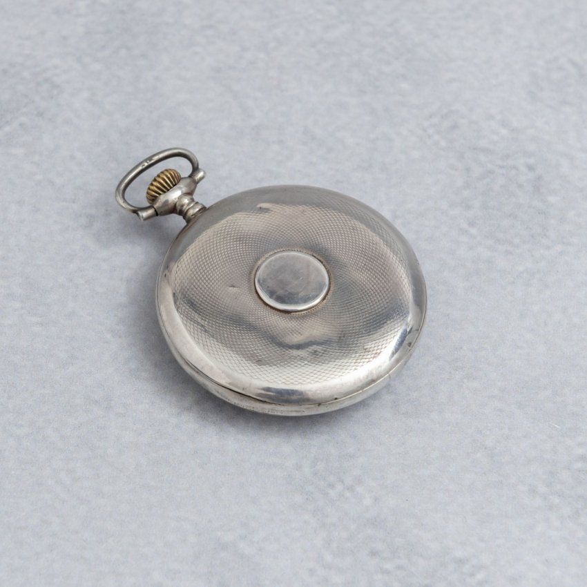 alt=\"Reloj de bolsillo a cuerda antiguo de plata de ley marca Héctor en estado de marcha. www.santelmotienda.com\"