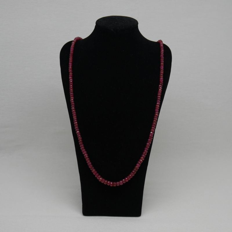 alt=\"collar plata dorada y piedras naturales\"