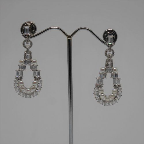alt=\"Pendientes largos de Plata de ley Rodinada 925 Mils. con circonitas y perlas cultivadas. www.santelmotienda.com\"