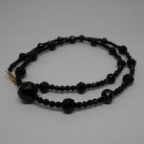 alt="Collar de Azabache facetado con cierre de Oro de ley 18 K