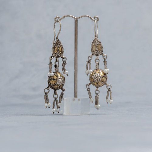 alt=\"Pendientes Afganos largos de Plata de ley 925 Mils. y laton con y Perlas. santelmotienda.com\"