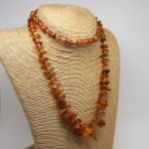 alt=\"Collar largo de cordon con piedras de ambar. www.santelmotienda.com\"