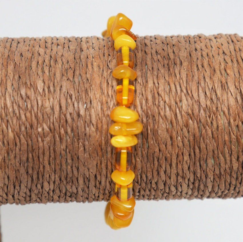 alt=\"pulsera de ambar elastica tonos amarillos. www.santelmotienda.com\"