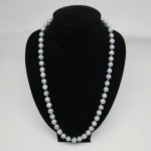 alt="Collar de Perlas cultivadas grises con cierre de Oro de ley 18 K