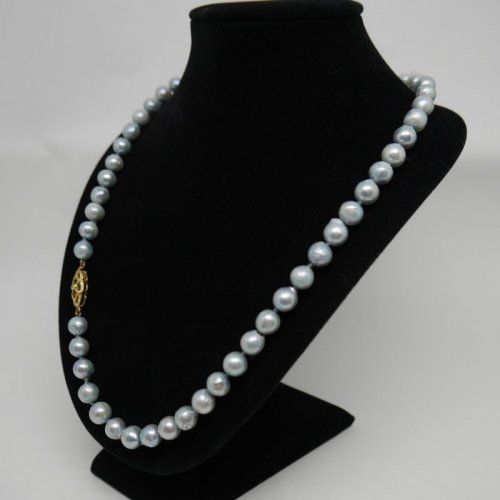 alt=\"Collar de Perlas cultivadas grises con cierre de Oro de ley 18 K.\"
