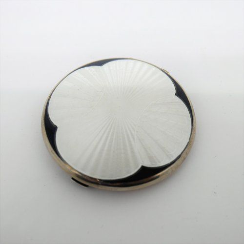 alt=\"polvera glilloche francesa de los años 40 de plata de ley con esmalte. www.santelmotienda.com\"