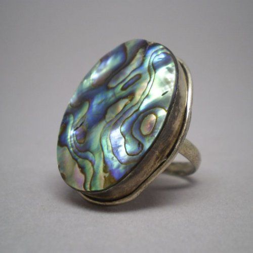 Sortija ovalada de plata de ley 925 Mils. con nacar