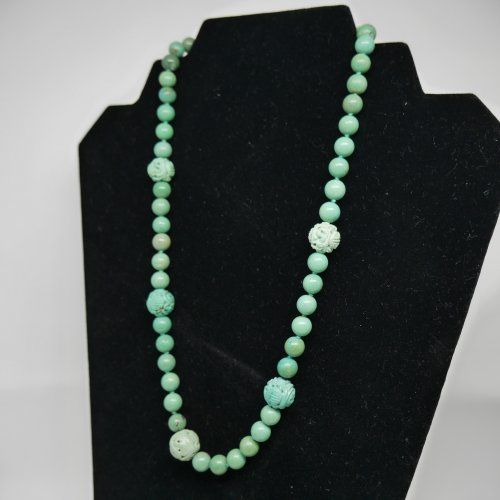Collar de Turquesas con cierre de Oro de ley 18 K.