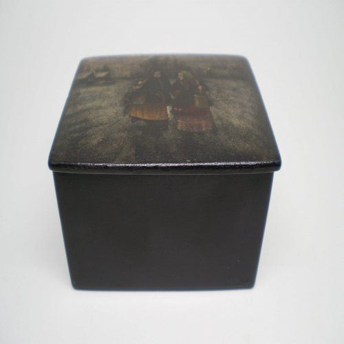 alt=\"Caja Rusa lacada cuadrada\"