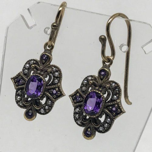alt=\"Pendientes de oro bajo 9 K. con amatistas y perlitas\"