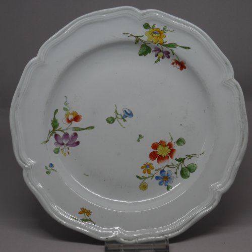 alt=\"Plato de porcelana Compañía de Indias, principios del Siglo XX\"JPG