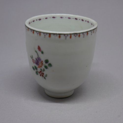 alt=\"Taza de porcelana Compañía de Indias, principios del Siglo XX\"JPG