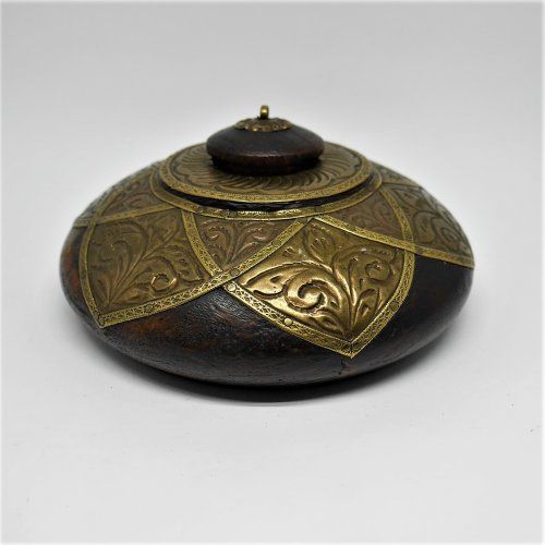 Alt=\"caja antigua de madera y laton.www.santelmotienda.com\"