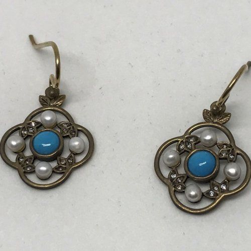 alt=\"Pendientes de oro bajo 9  K. con diamantes, perlitas y turquesa\"