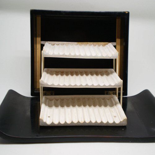 alt=\"Caja antigua rectangular de madera lacada y dragon de marfil\"