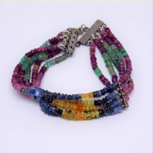 alt=\"Pulsera de Plata de ley Rodina 925 Mils. 5 vueltas con Rubíes, Esmeraldas y Zafiros. jpg. www.sanatelmotienda.com\"