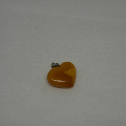 alt=\"colgante de plata de ley y ambar en forma de corazon\"