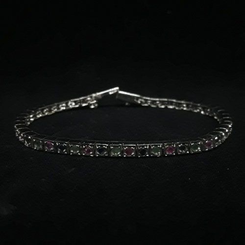 Pulsera de Plata de Ley con baño de rodio y sin fin de rubies, zafiros y esmeraldas