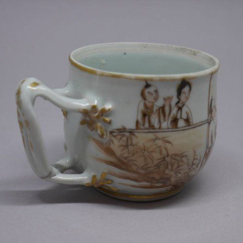 alt=\"Taza de porcelana Japonesa, principios del Siglo XX\"