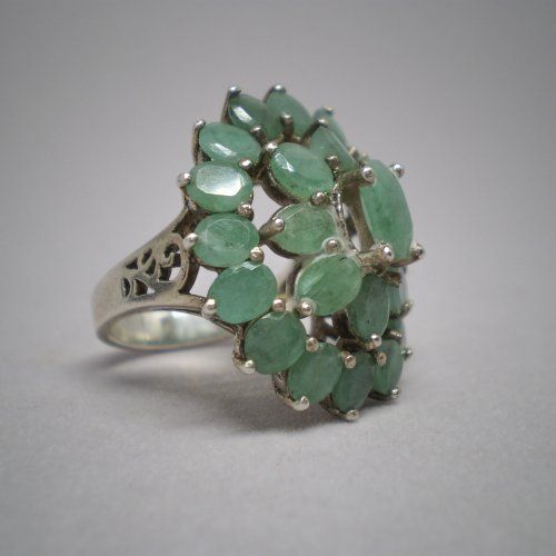 Sortija India de plata de ley 925 Mils. con 25 esmeraldas