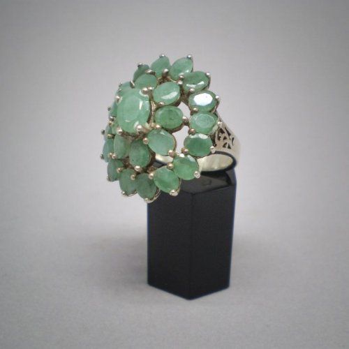 Sortija India de plata de ley 925 Mils. con 25 esmeraldas