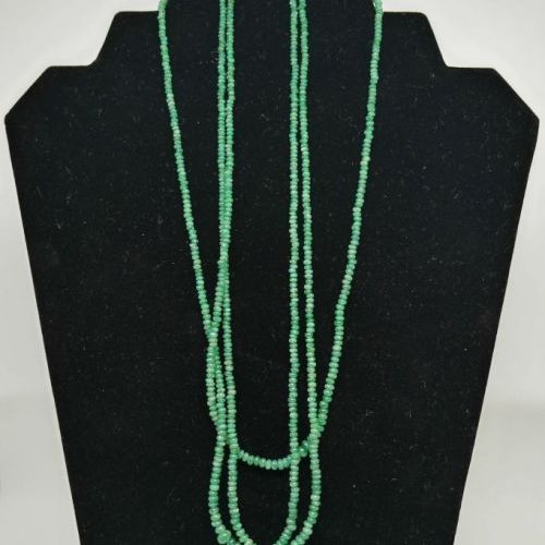 alt=\"Collar 3 vueltas de Esmeraldas en disminución con cierre de Oro de ley 18 K.\"