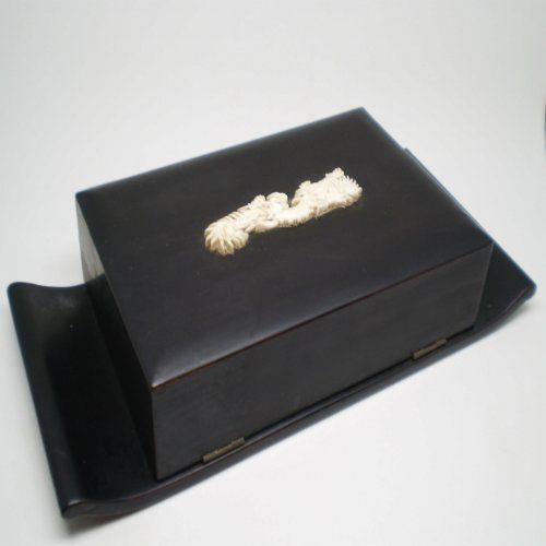 alt=\"Caja antigua rectangular de madera lacada y dragon de marfil\"