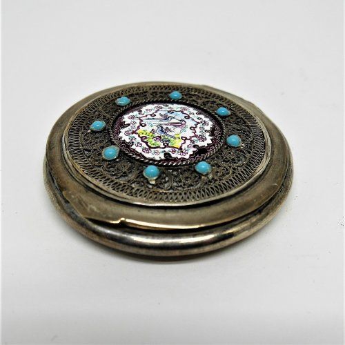 Alt=\"Polvera antigua de plata con esmalte y simil de turquesas.www.santelmotienda.com\"