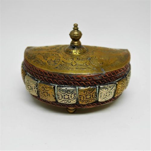 alt=\"caja antigua laton ovalada. www.santelmotienda.com\"