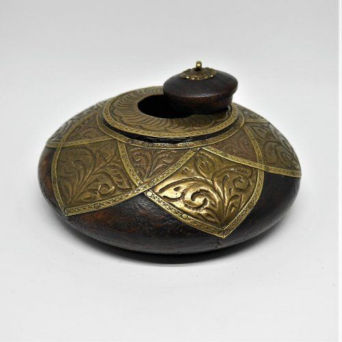 Alt=\"caja antigua de madera y laton.www.santelmotienda.com\"