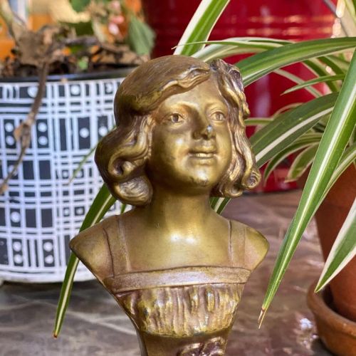 Busto niña acabado bronce