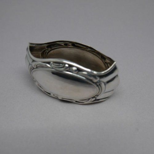 Servilletero ovalado de plata de ley 925 Mils.