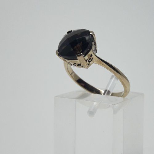 alt=\"Sortija de oro bajo 9 K. y topacio\"